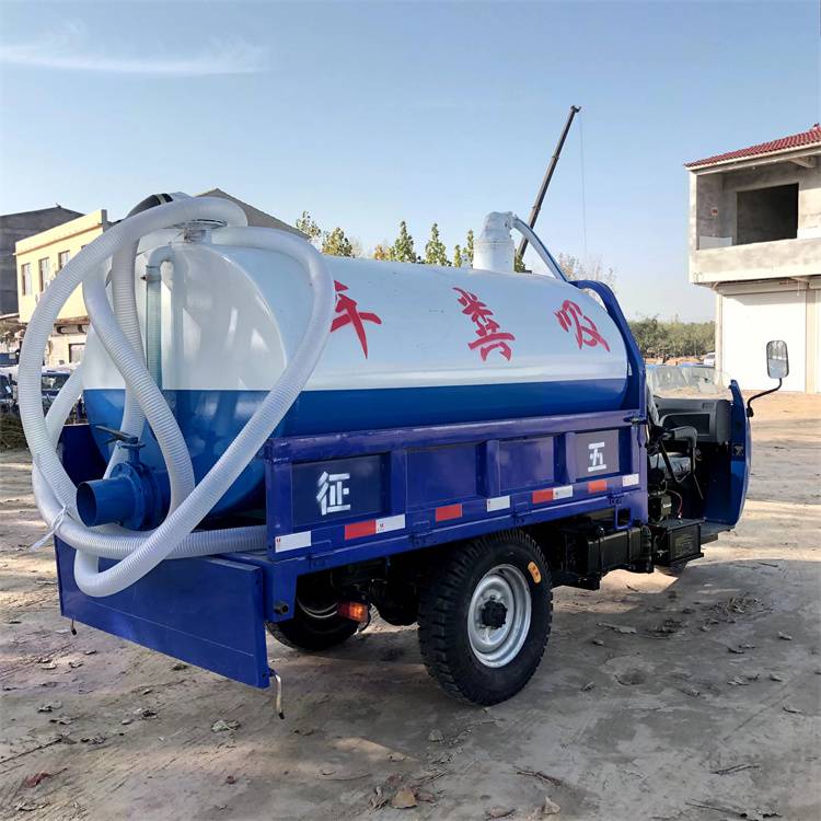 江苏泰州兴化小型三轮吸粪车时风牌自卸三轮吸粪车22马力吸粪车